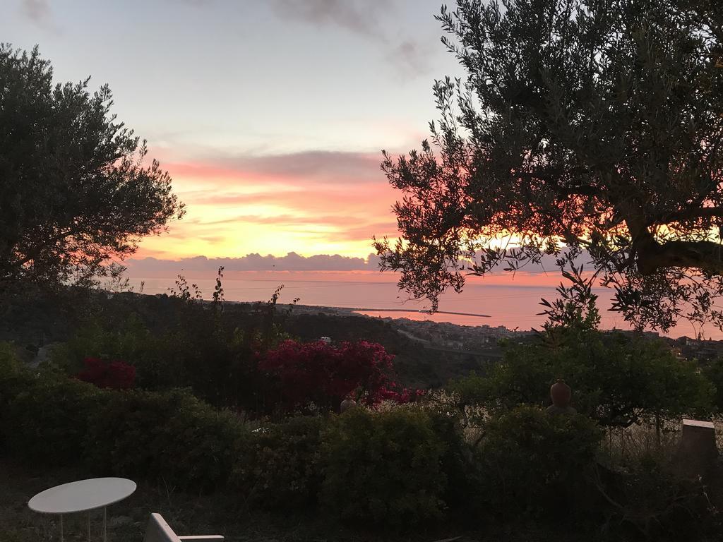 Giardino Di Sicilia Guest House SantʼAgata di Militello Екстериор снимка