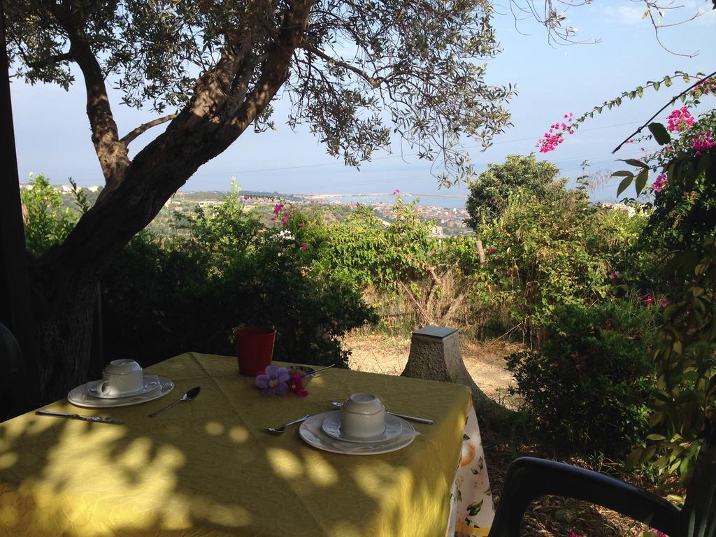 Giardino Di Sicilia Guest House SantʼAgata di Militello Екстериор снимка