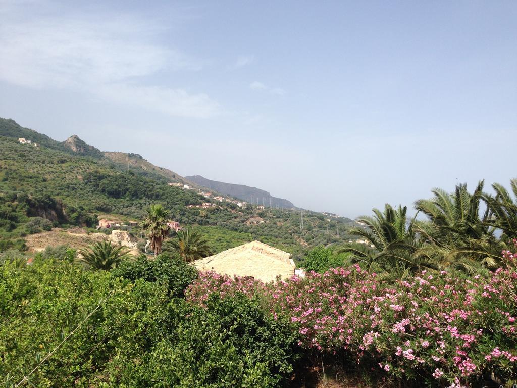 Giardino Di Sicilia Guest House SantʼAgata di Militello Екстериор снимка